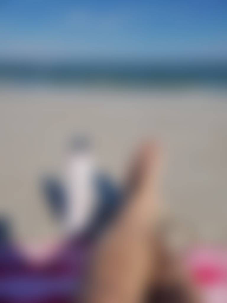 Sandy toes... I love the beach! Do you? ⛱️