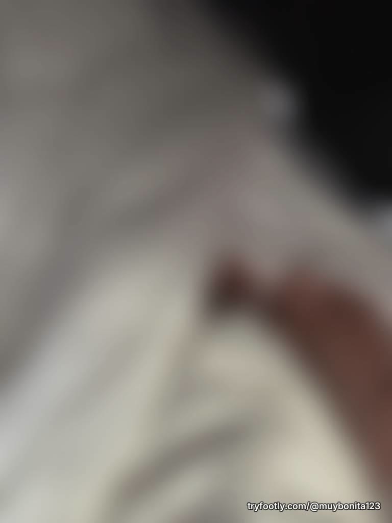 Sneak peak of tiny asian feet🫣! Send me custom requests and I’ll fulfill your dreams !!