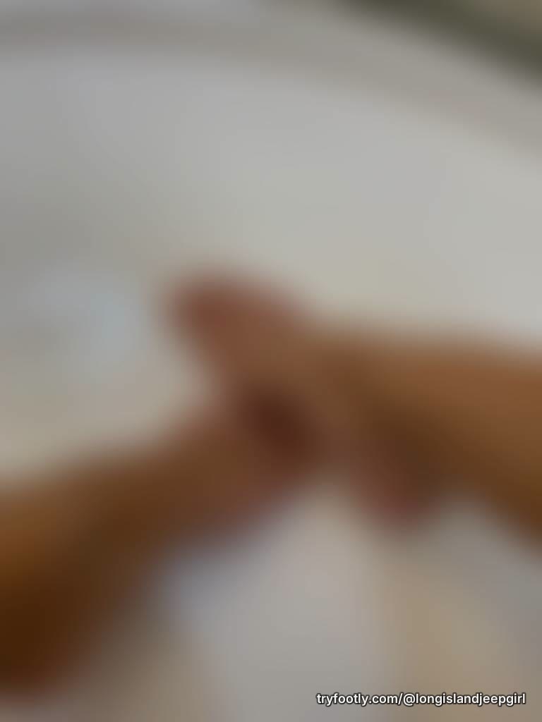 Splish splash foot bath with a French manicure and a tan … can’t get better than that 😉