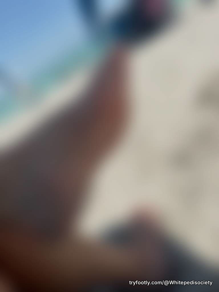 Toes in the sand 🙃
