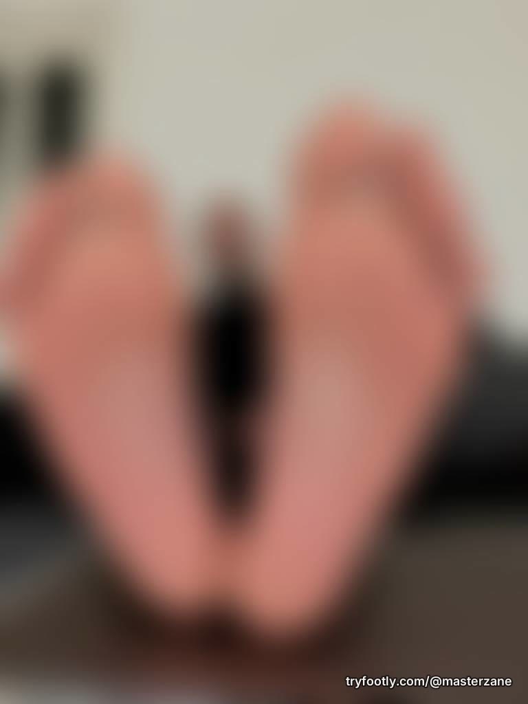 Who is coming to enjoy my sweaty soles?