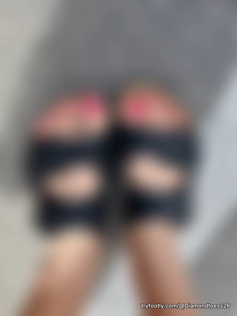 Cute toes 🥰