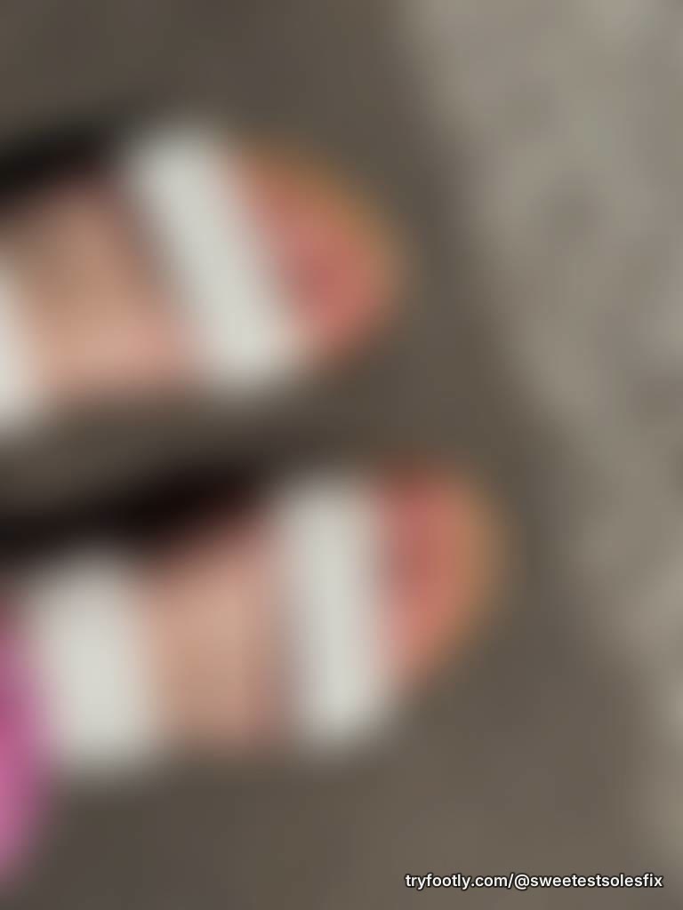 Which sandals do we like more?