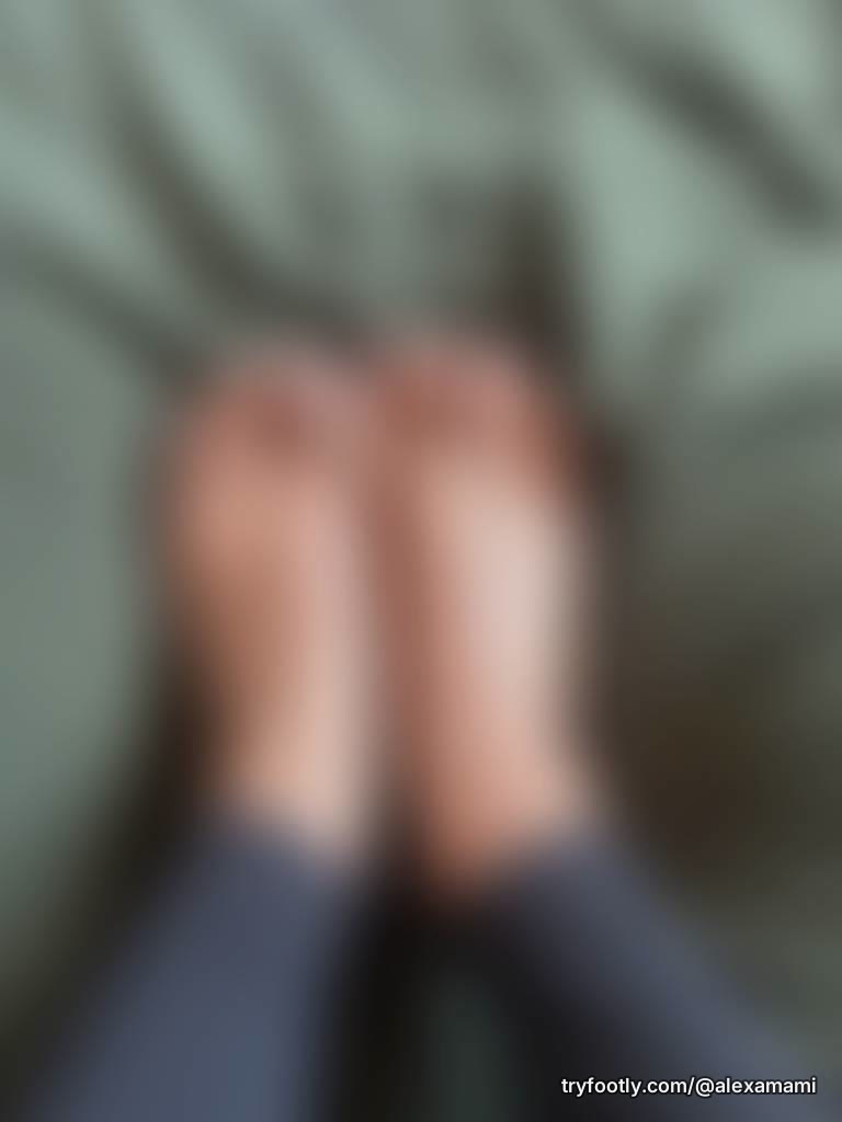 DM me for customs ✨👣