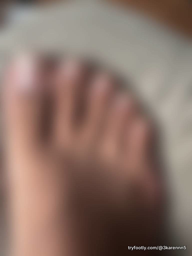 In need of a pedi bad 😬