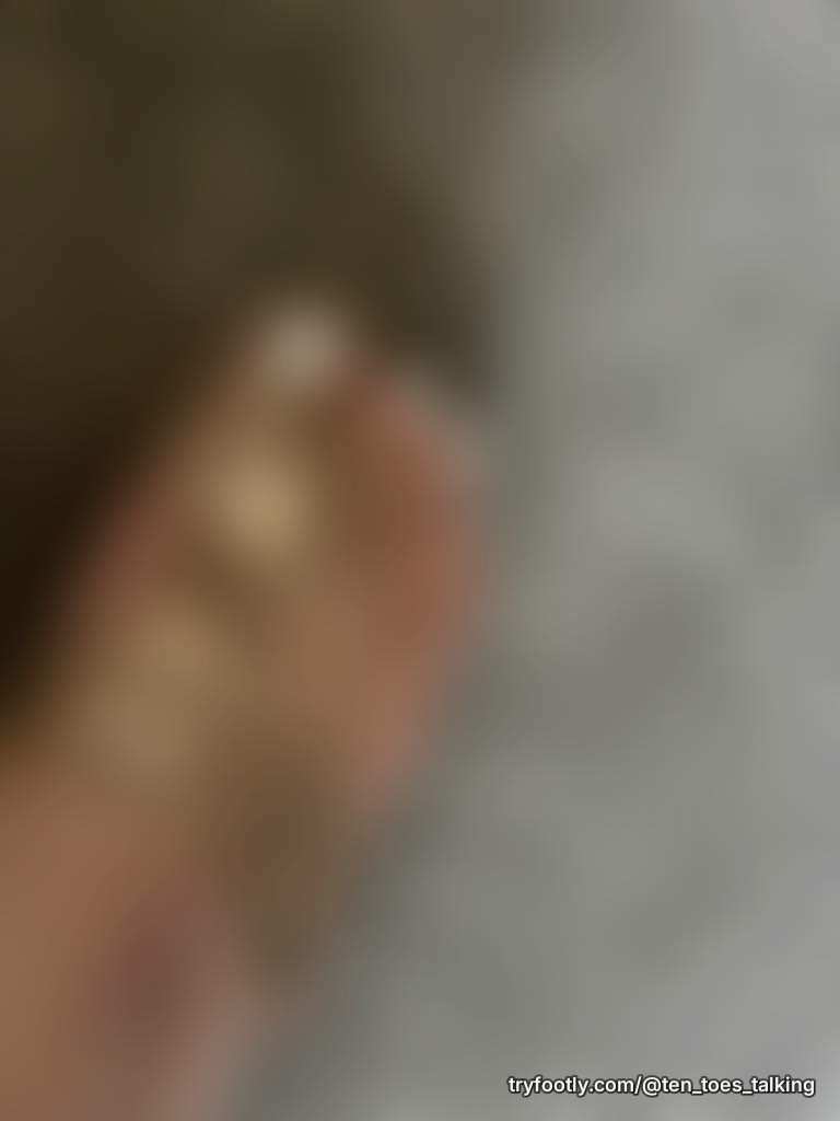 👣✨ New here. Ten toes. One question — you curious? 💛