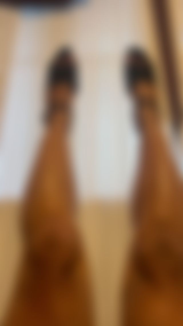 These heels don’t just walk… they demand attention 😘🖤