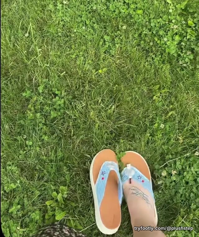 Plush step! New feet! Love the feeling of cute sandals!