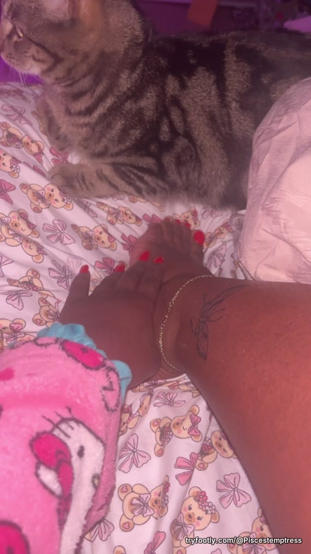 New tattoo and red toes💋💦