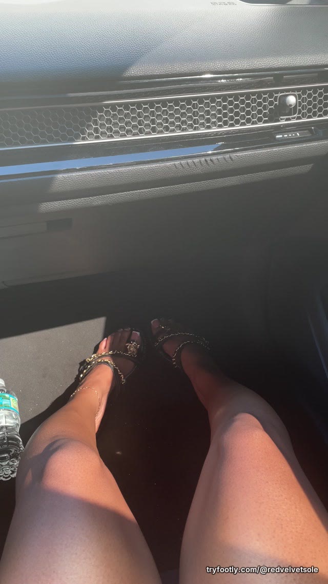 the prettiest feet you’ll meet 🥰