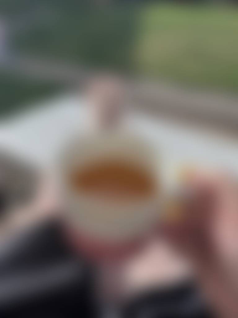 Lemmon tea and sun set toes 🦶☕️