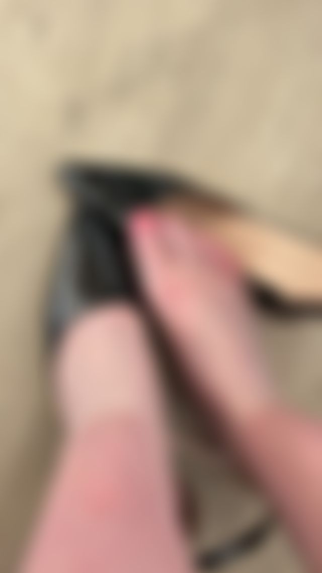 The best part of the night? Taking the heels off 😌✨