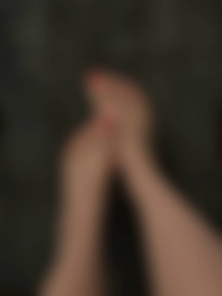 Wet, warm and a little bit dangerous 😏💦👣 #feetpics #wetfeet #toes #showervibes #custom💌