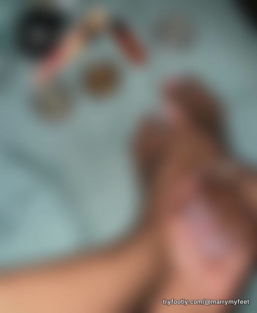 Use my toes to hold the spliff