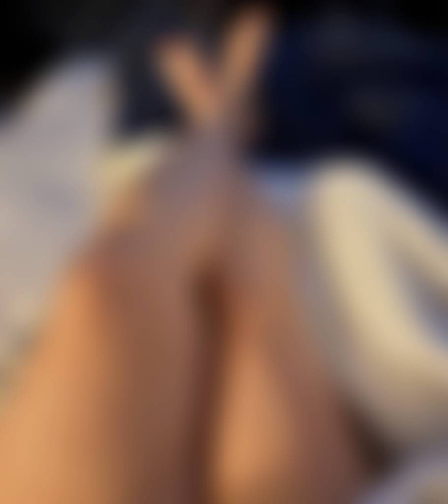 Cum be my little feet sub. 😈