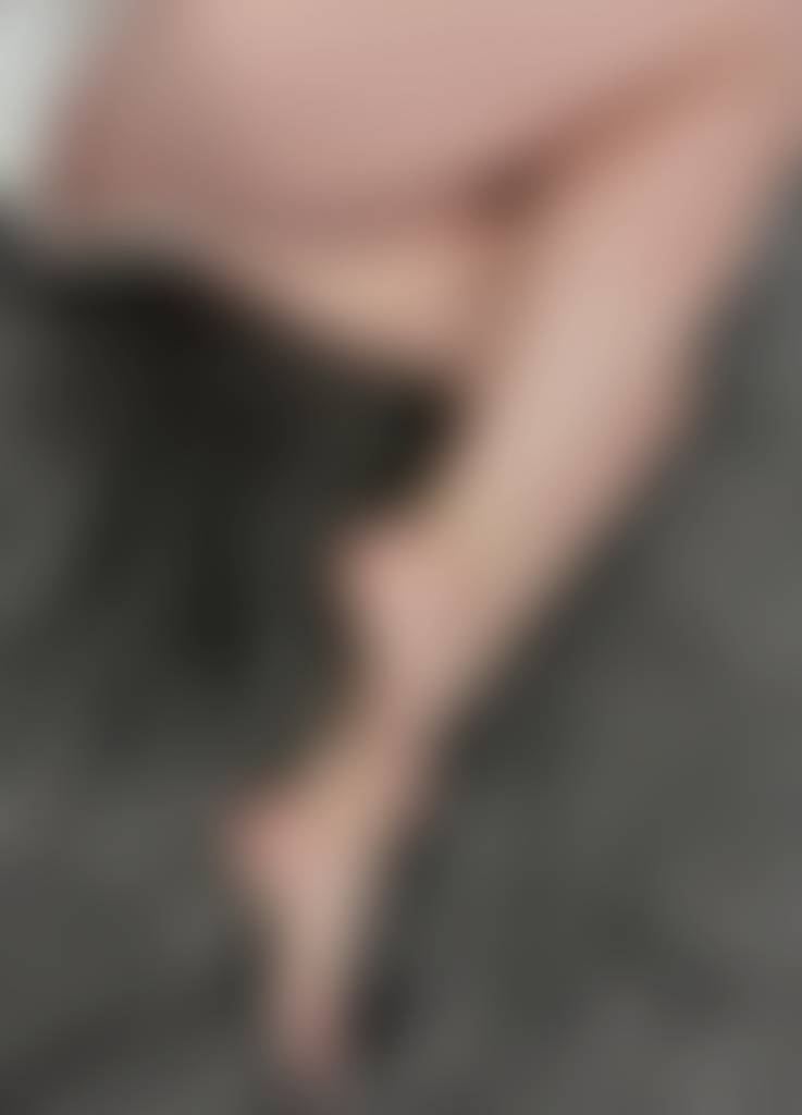 Legs shaved and lotion’d up! Reach out lovely people… tell me what you like. I’m a great l