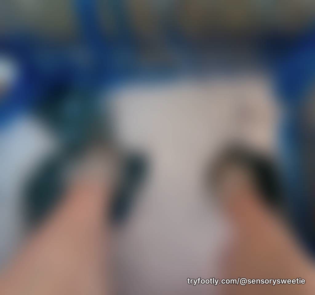 👣Pedicure Day! 🎨What color are we thinking?