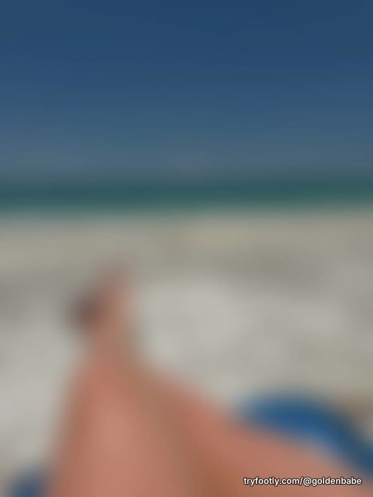 lil sandy toes