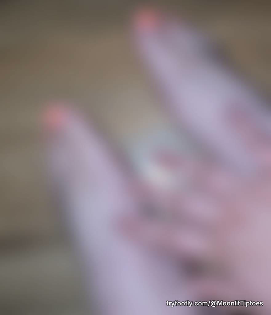 Hmu for your own speacial photos😉✨️👣