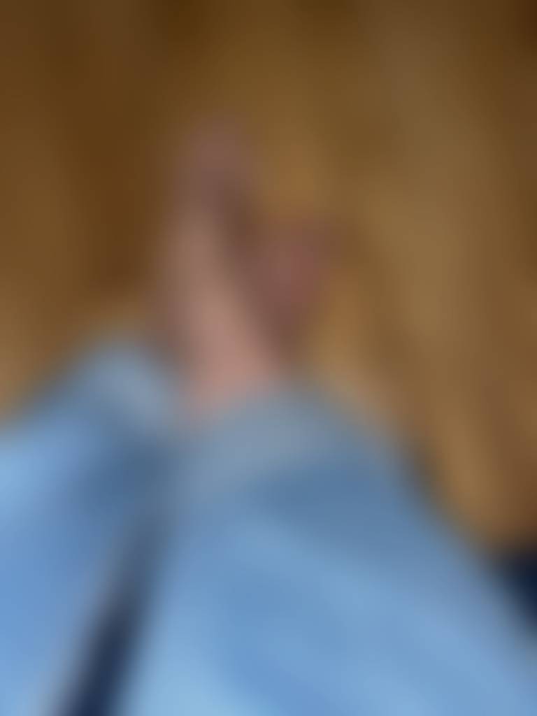Job interview went well. Would you hire me with these feet π€