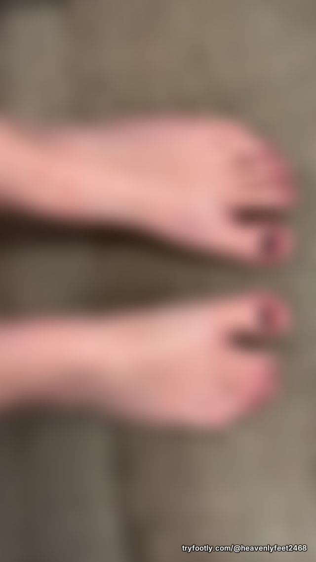 Wet and dry feet toes spreading and soles of feet 👣 😜