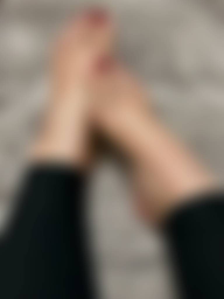 Warm light. Soft arches. A little shimmer. Starting this journey with something simple and