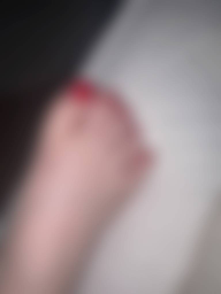 right foot + Holding it in the last one….😍🫣