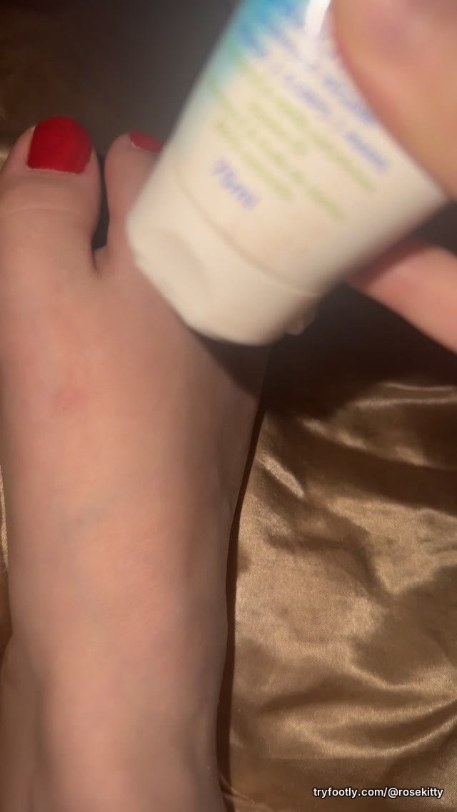 Lotion on my tiny foot :) 👀✨❤️