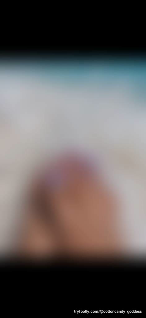 “Beach therapy starts from toes up 💜🌊”