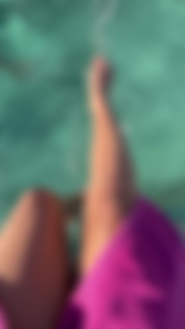 Another day at the pool my loves, tell me what you’re doing today