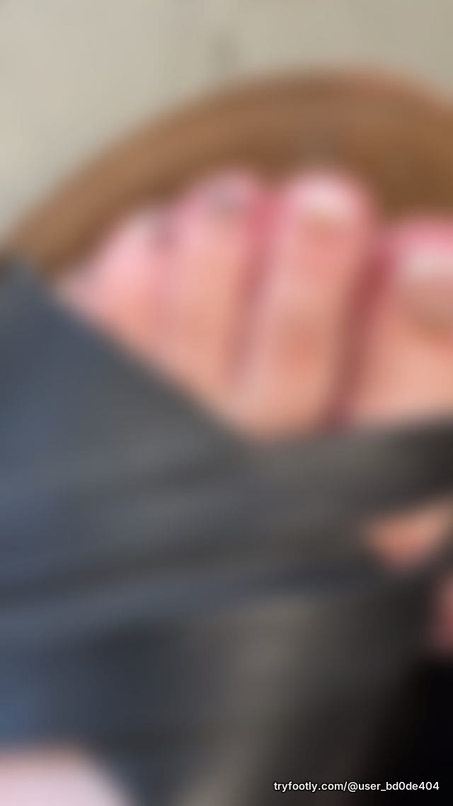 Matching my toes and nails as always 💅🏼🎀🖤