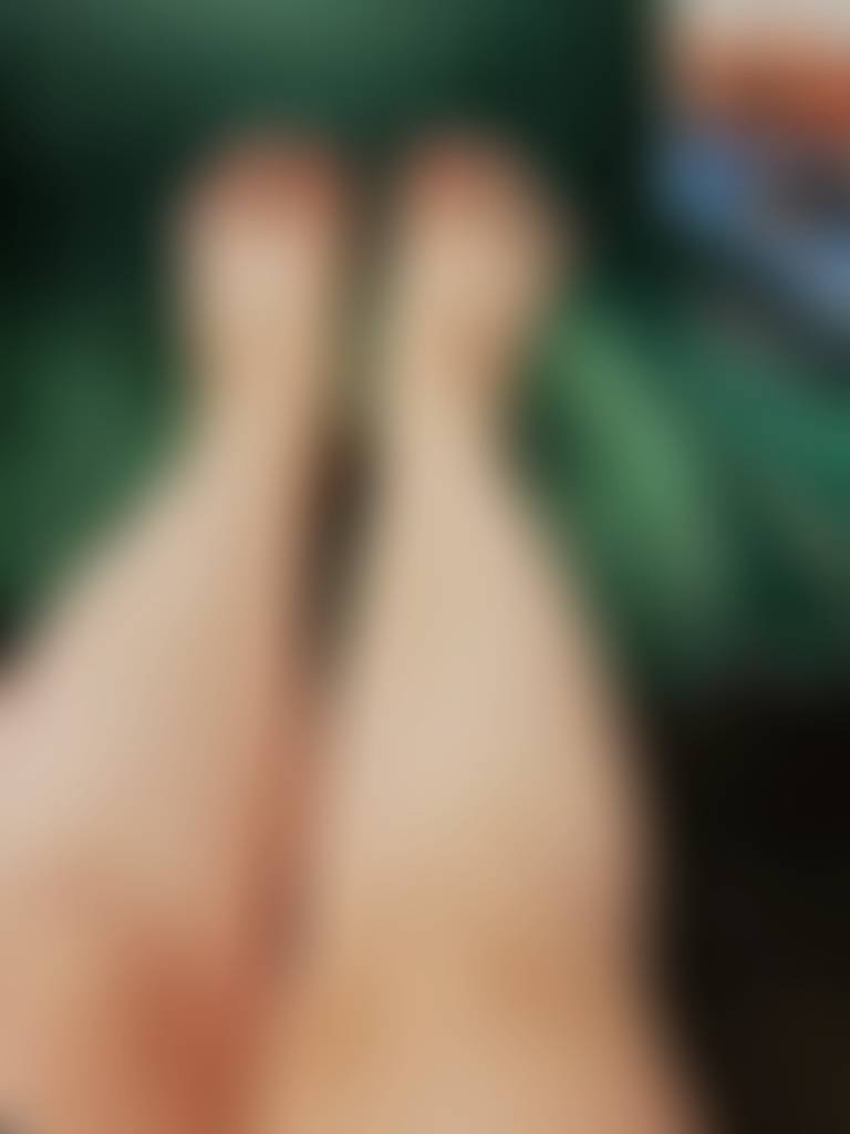 Sneaky toe spread on the train