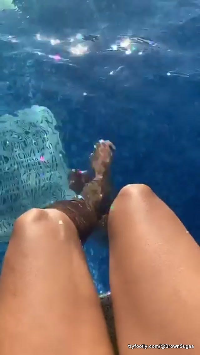 Can’t Wait For The Summer So I Can Put These Lovely Feet Into Some Water #Feet #WhiteToes 