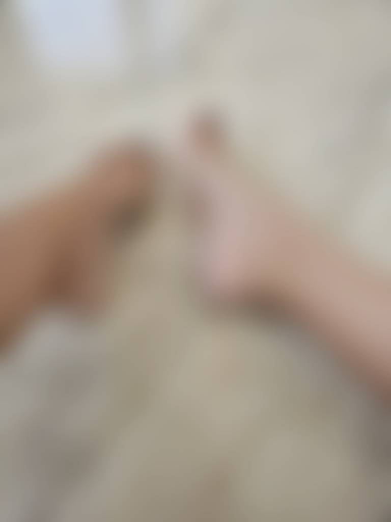 Lotion is definitely a must 🧴 Barefoot queening it all day long 🤫