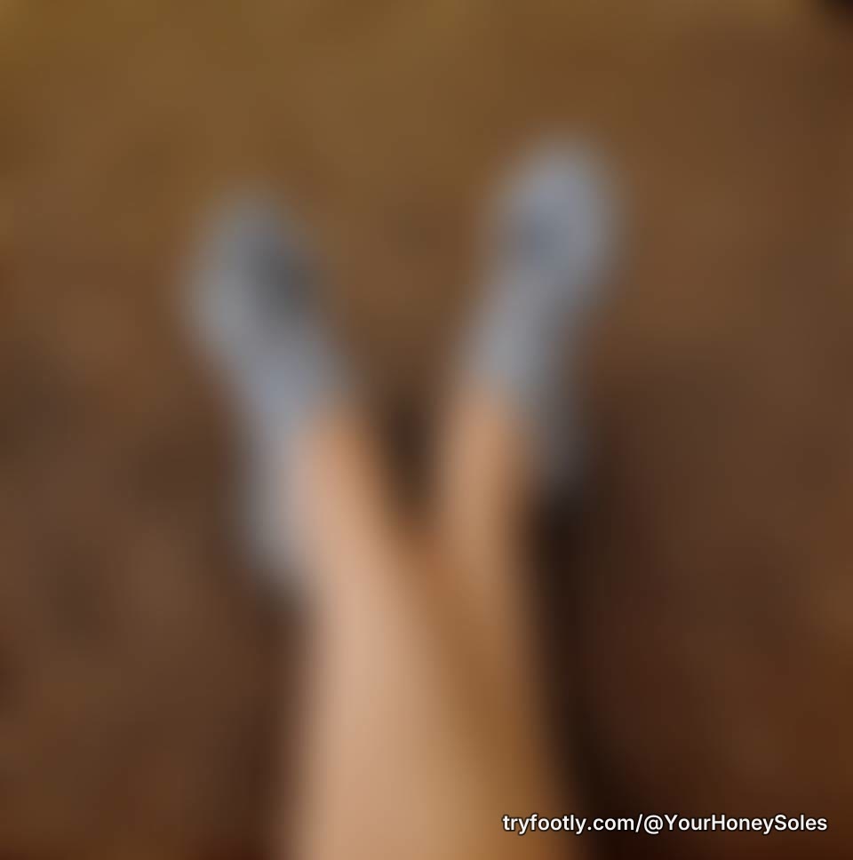 Now, I'm going to share a little secret with you 🤫 One of my toes can't bend. Which do you