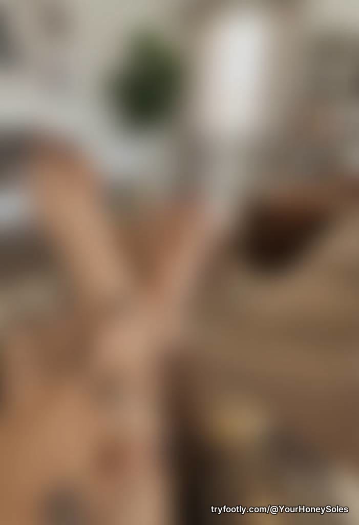 The fingers match the toes, yay! Help me figure out my next set 😉