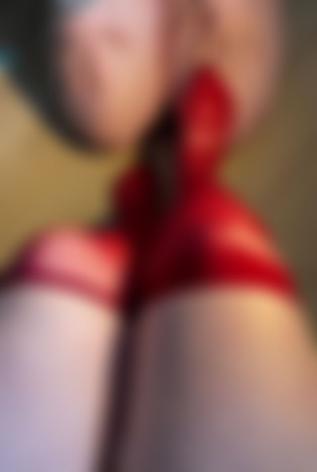 A 3 minute sensual foot rub by amateur wanting to please 😘