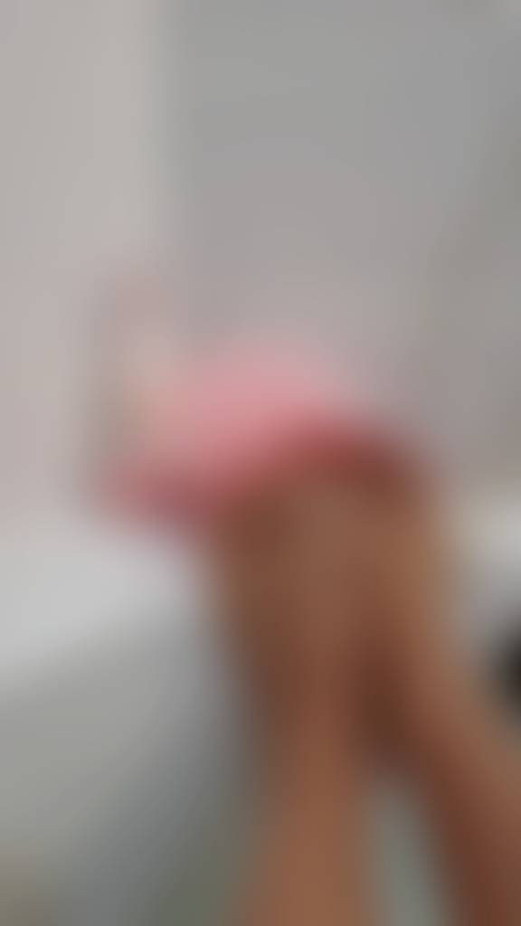Getting a bath and keeping these red toes ready for some fun. I’d love a tip if you think 