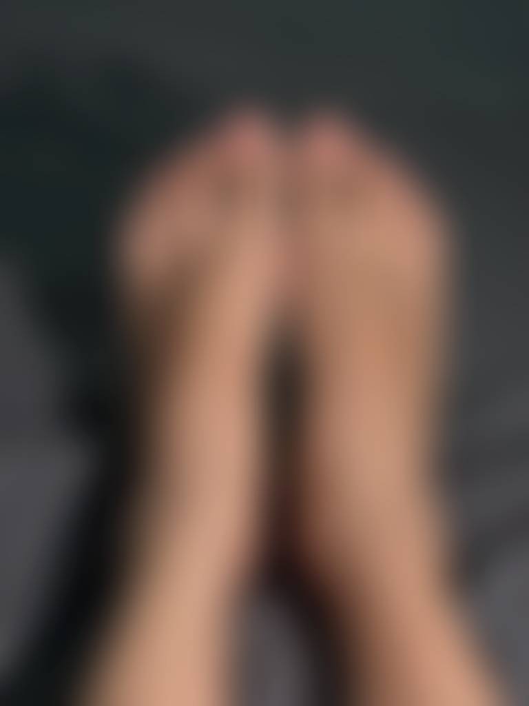 While the Husbands away I shall play! #feelinghorny #alone #sexyfeet #cutetoes #Egyptianfe