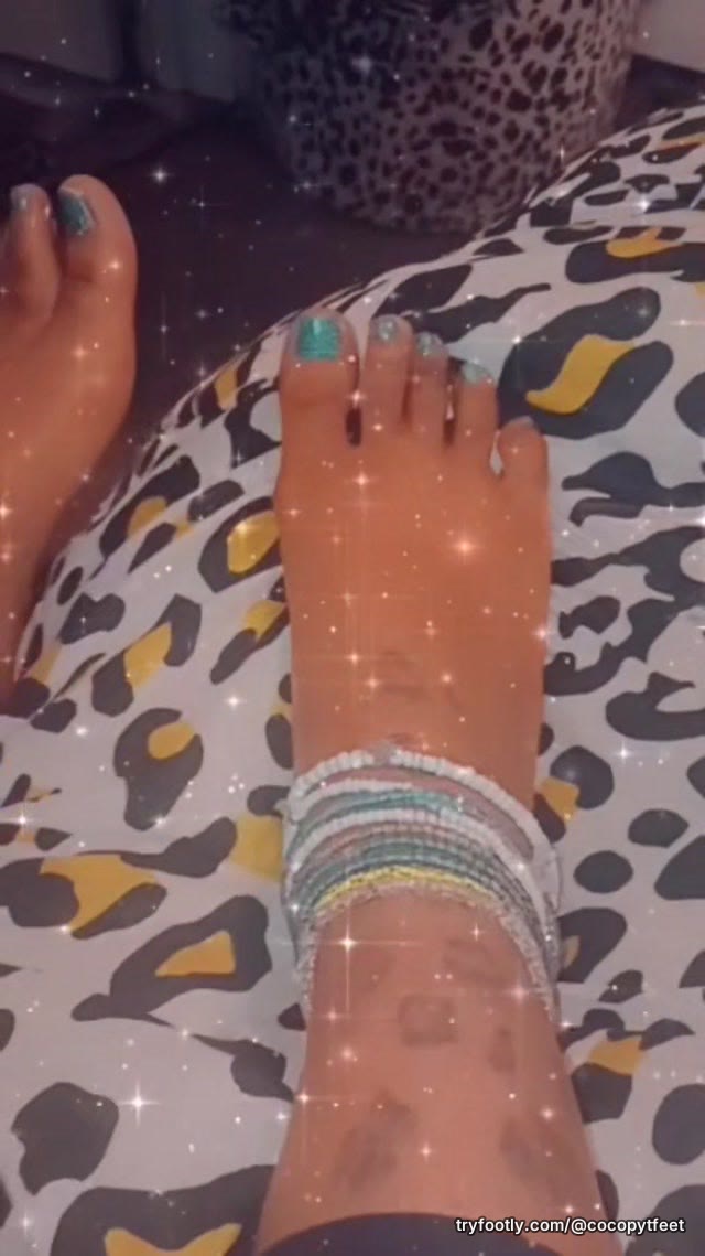 Dm from these pretty coco feet💋