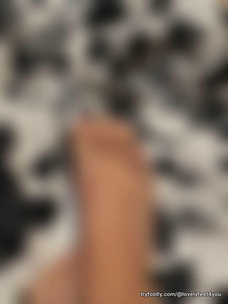 does anyone like my feet?