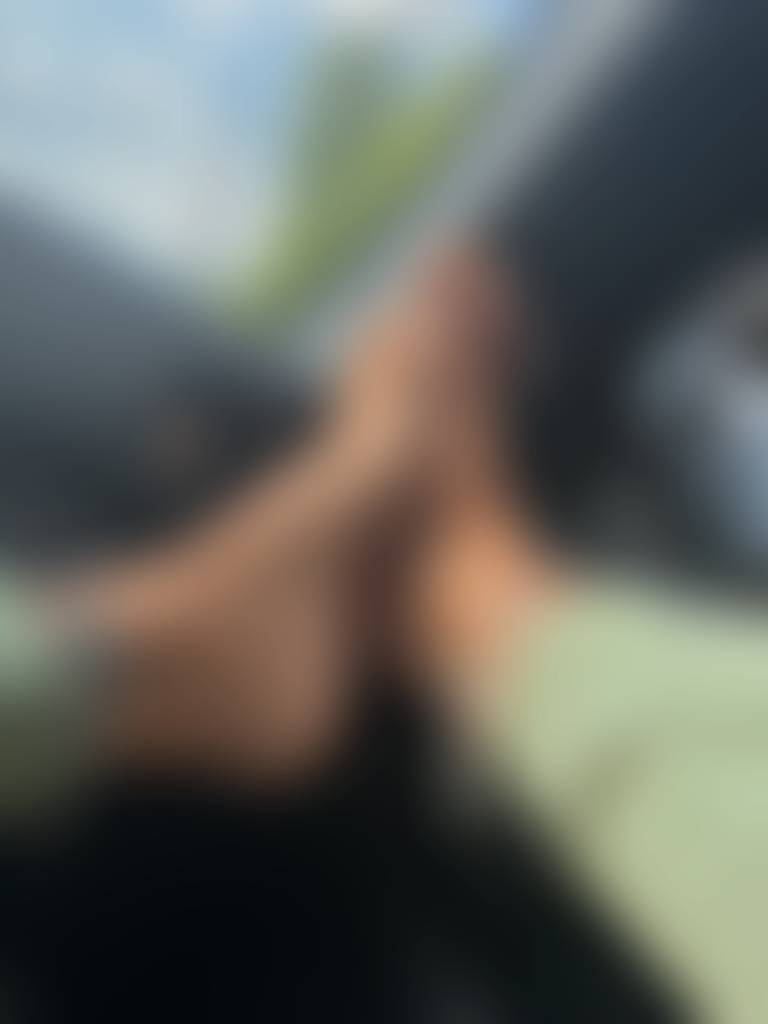 Feeling that air between them toes