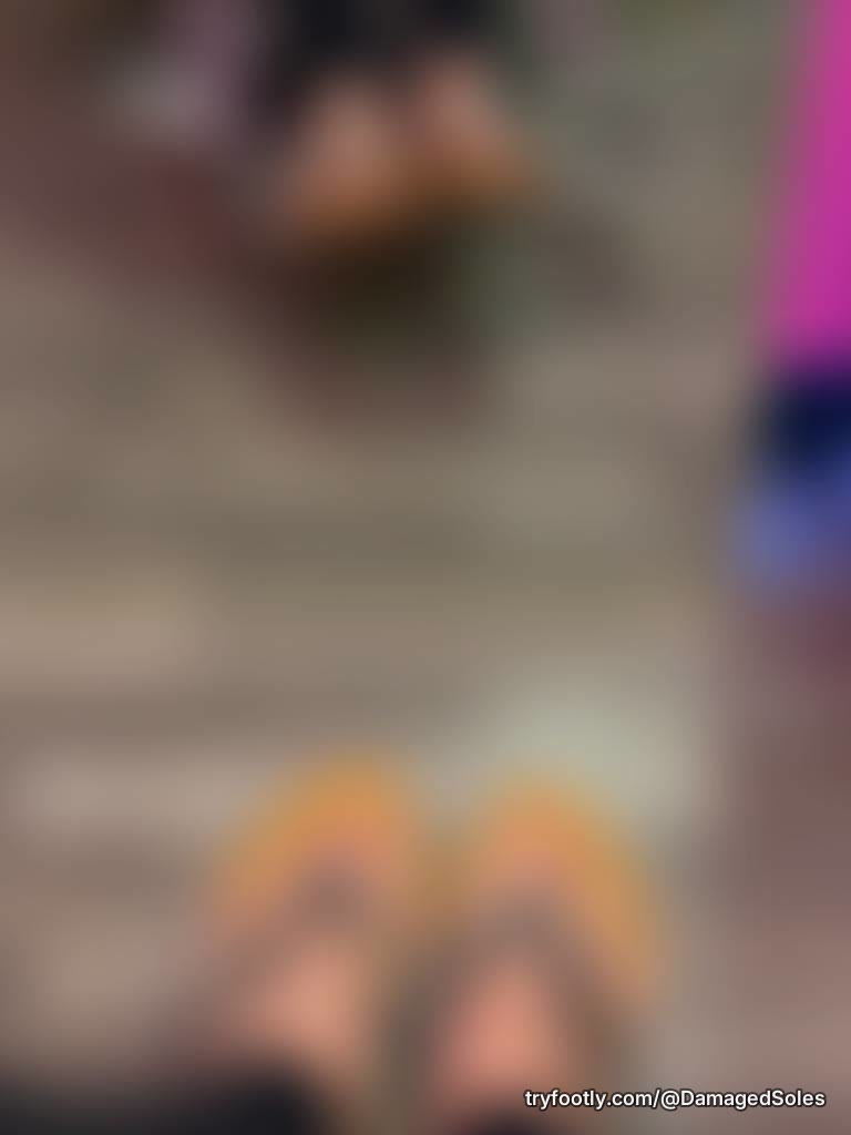 It’s a “pamper me” kind of day 💇🏼‍♀️ …who wants to pamper these toes next?