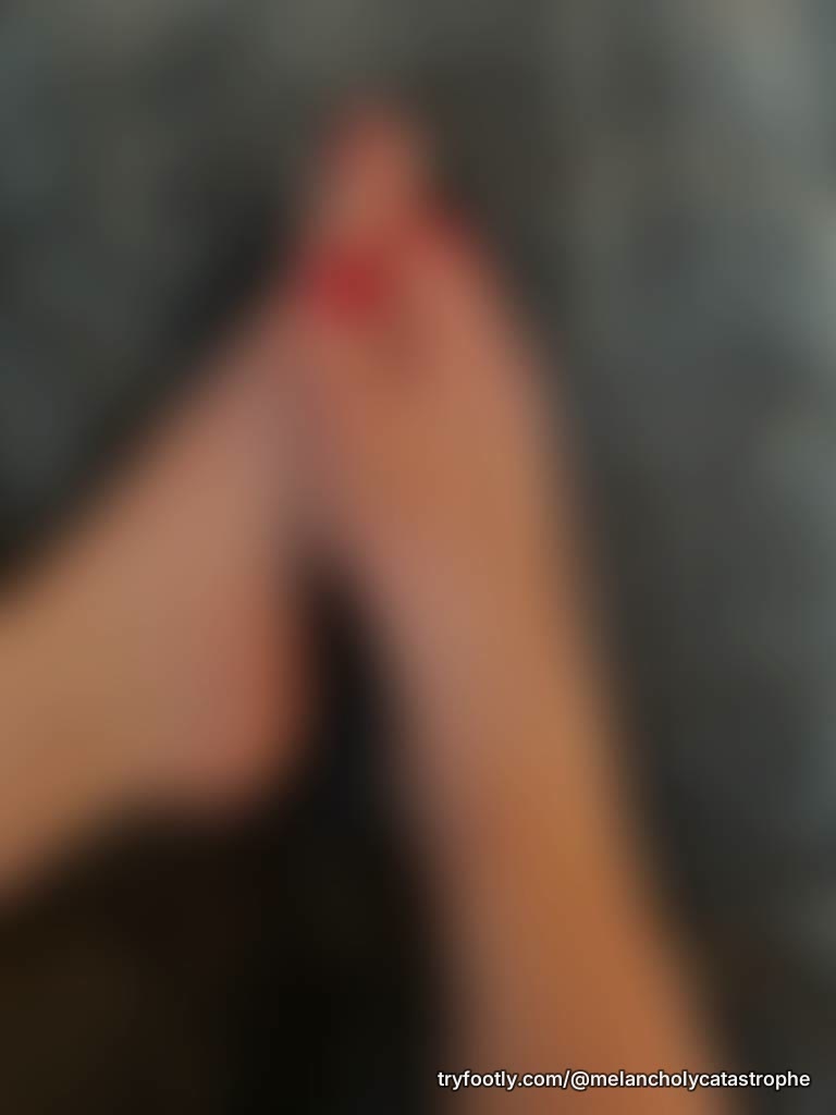 I dropped a bar on my foot and now it’s bruised and messed up my polish :(