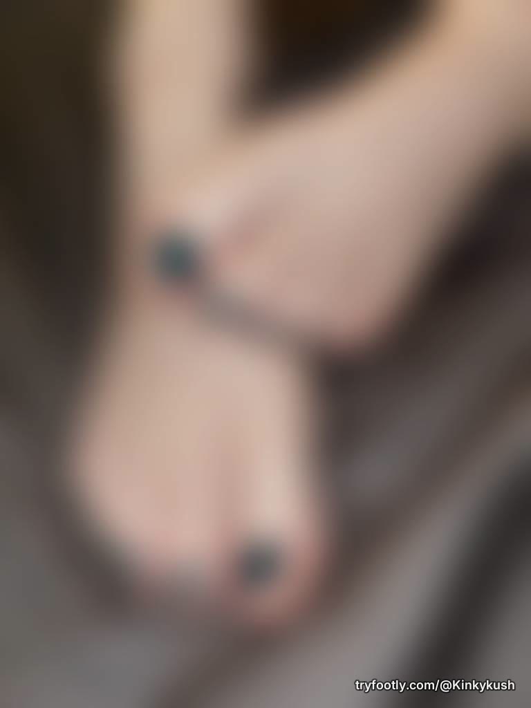 Hi I hope yall enjoy my first post I’m new to this and I’m accepting request and suggestio