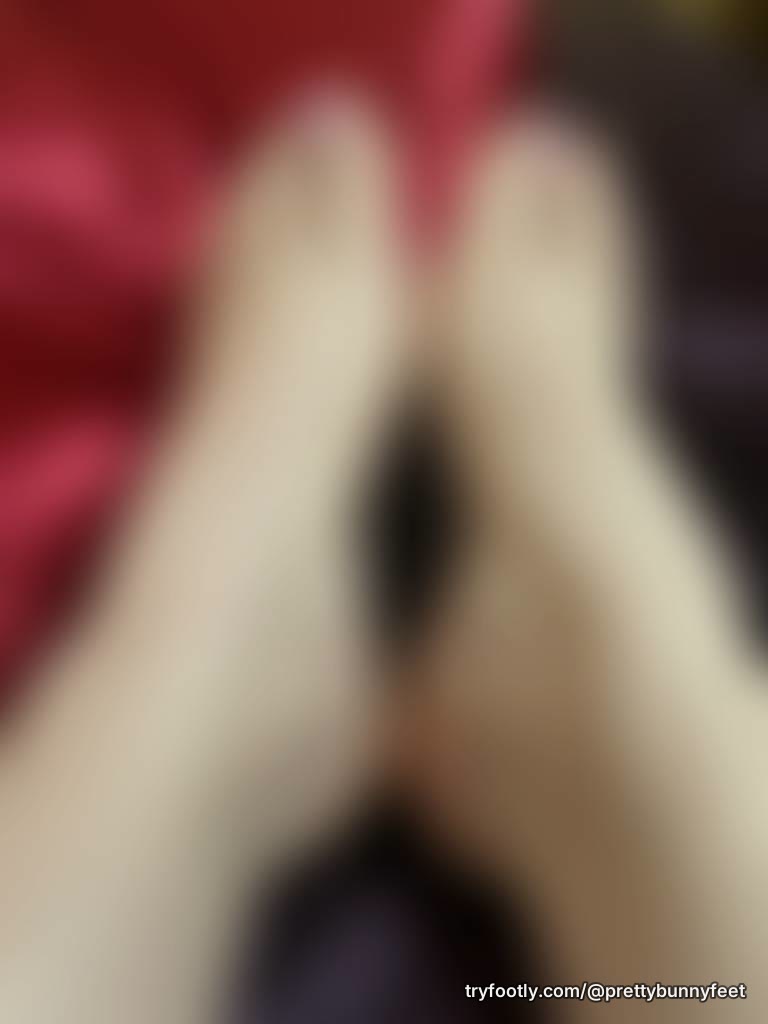 I need a new pedicure! 👅🦶