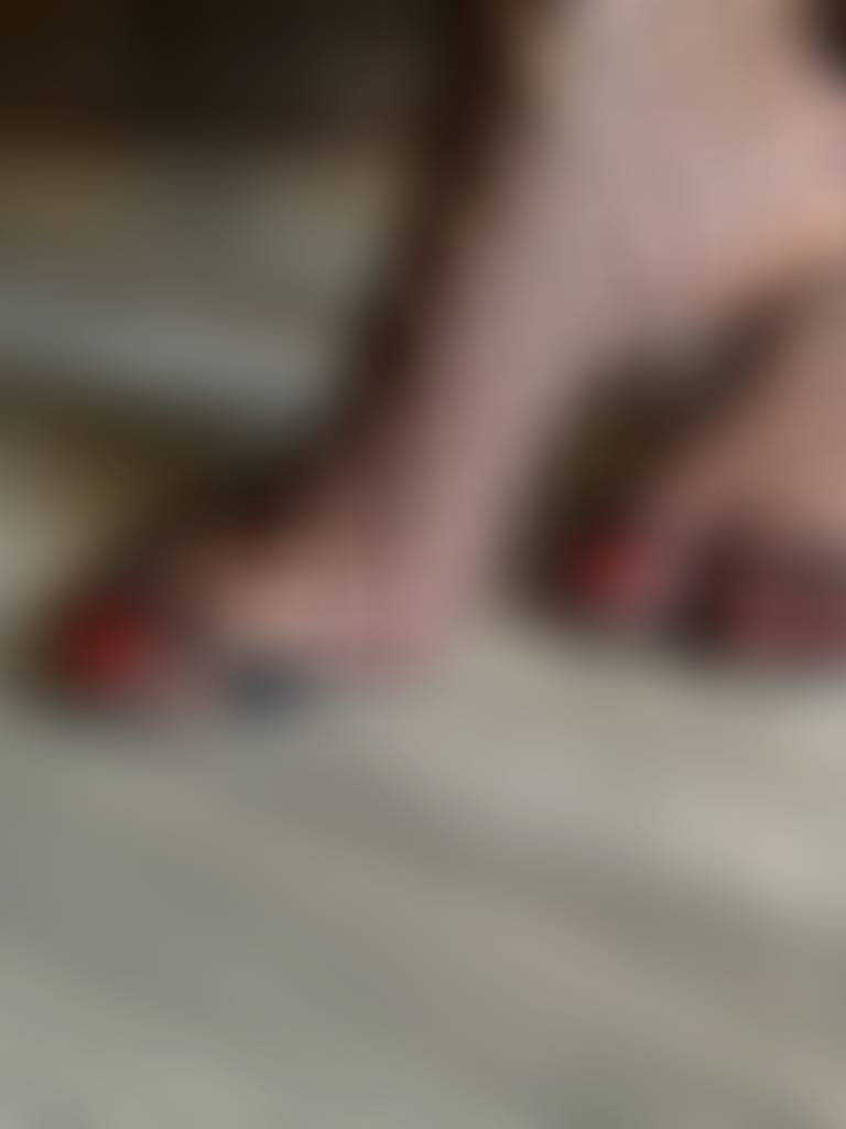 Nets on skin, thoughts slipping away — tell me what you notice first...