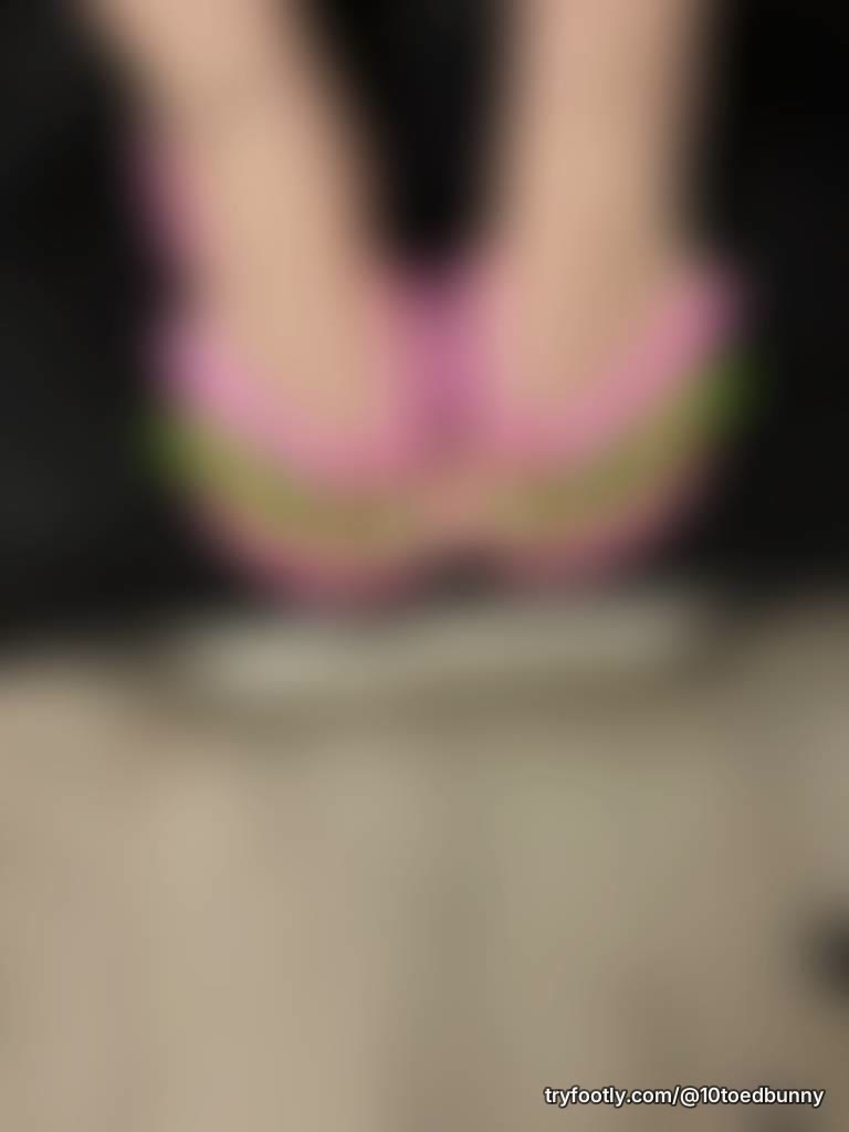 Fresh pedi 🩷 maybe you can pay for my next one and pick the color ? 😘