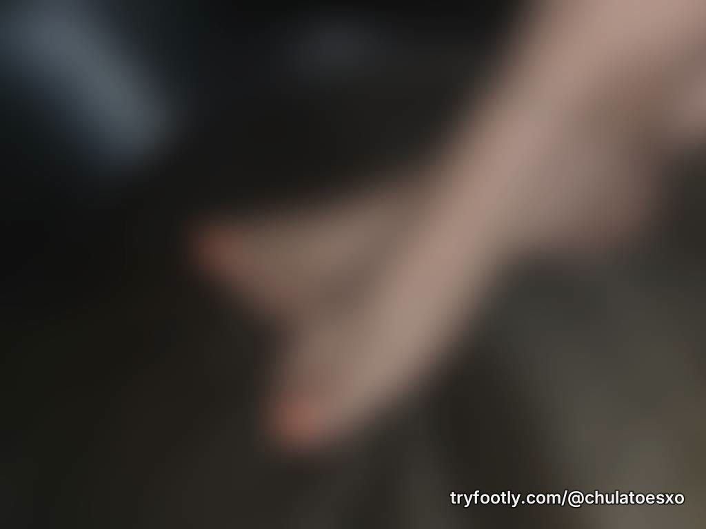 👣 First post... be nice. 💕 What do you think of these toes? 😉 If you like what you see, sh