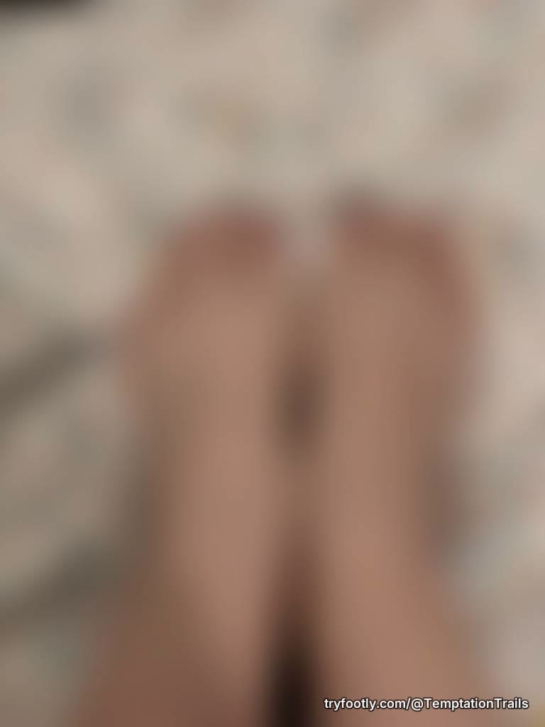 Freshly cleaned feet on flower sheets! Let me know what you want to see!!